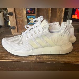 Adidas swift run men’s 13 white tennis shoes